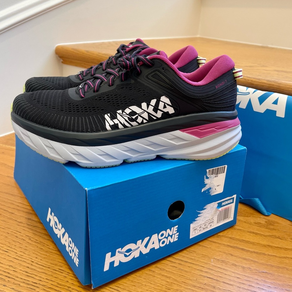 NWT Hoka Women's Bondi 7 Black / Blue Graphite / Festival Fuchsia - Hoka one one